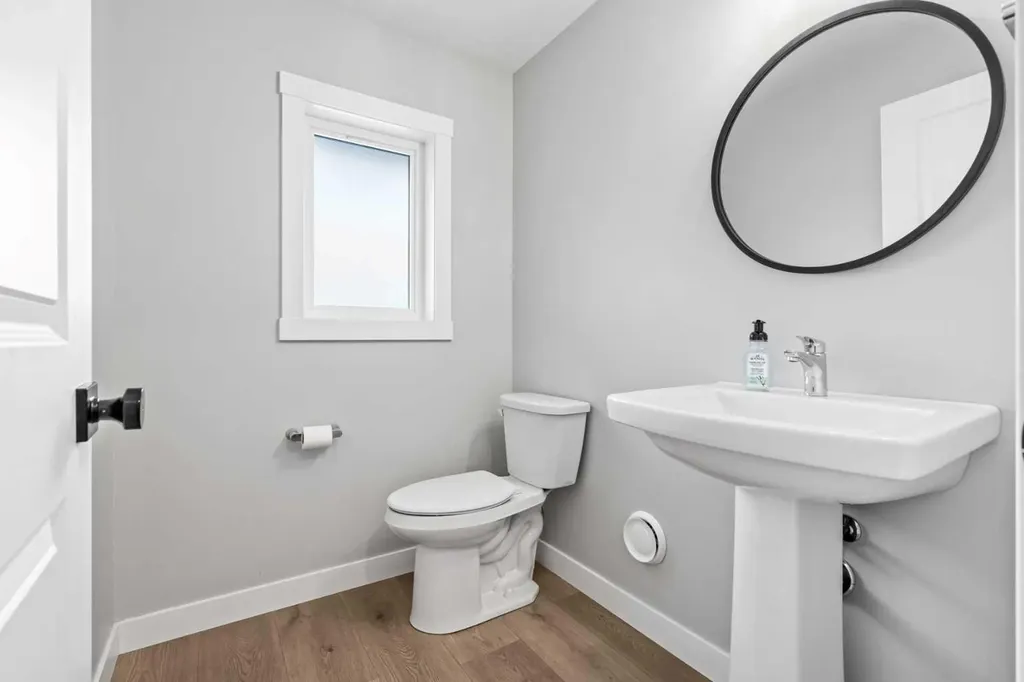 4618 81 Street NW Calgary AB T3B 2P6