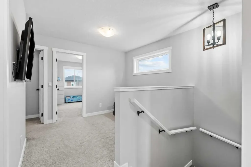4618 81 Street NW Calgary AB T3B 2P6