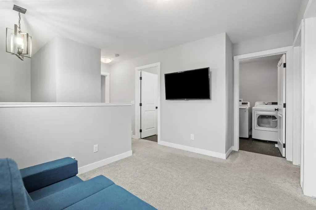 4618 81 Street NW Calgary AB T3B 2P6
