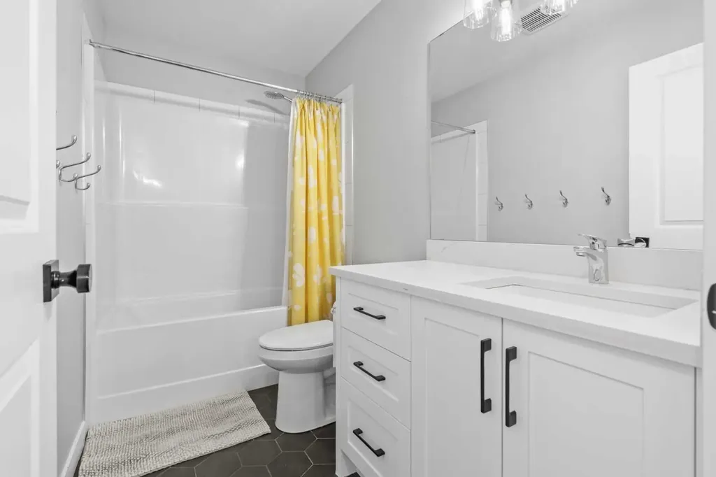 4618 81 Street NW Calgary AB T3B 2P6