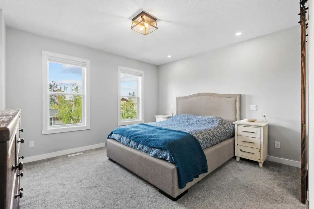 4618 81 Street NW Calgary AB T3B 2P6