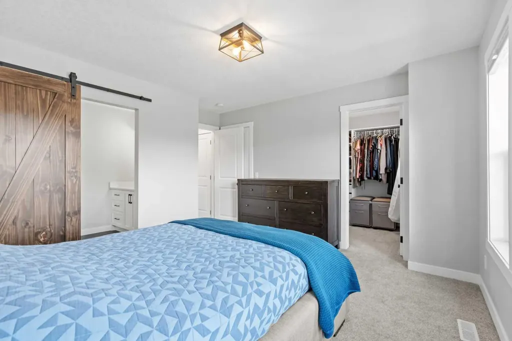 4618 81 Street NW Calgary AB T3B 2P6
