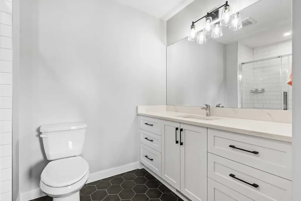4618 81 Street NW Calgary AB T3B 2P6