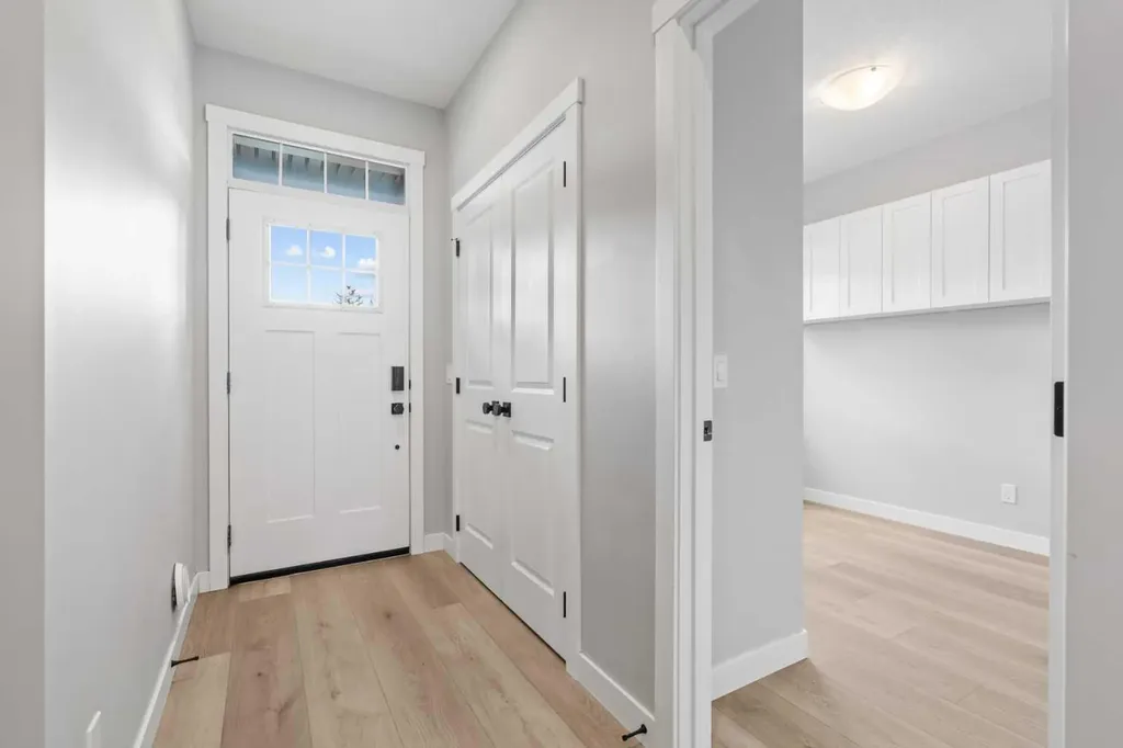 4618 81 Street NW Calgary AB T3B 2P6