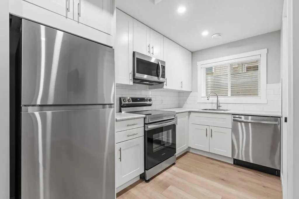 4618 81 Street NW Calgary AB T3B 2P6
