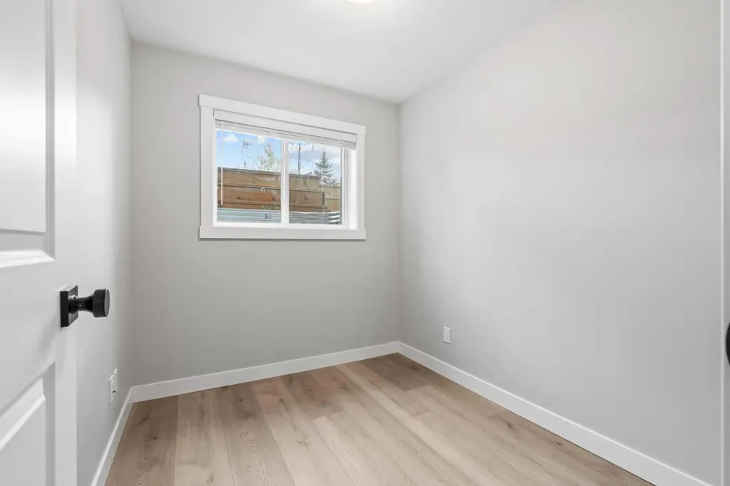 4618 81 Street NW Calgary AB T3B 2P6