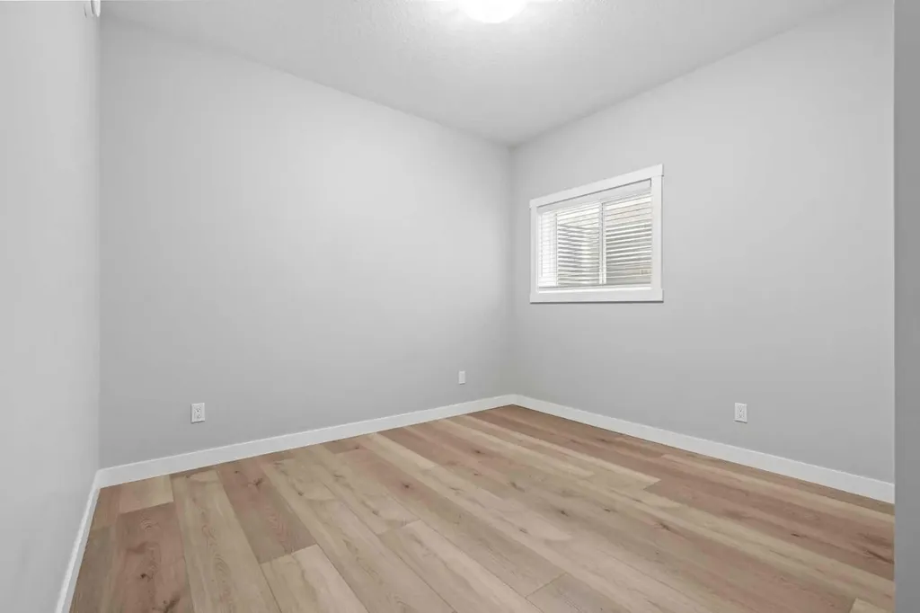 4618 81 Street NW Calgary AB T3B 2P6