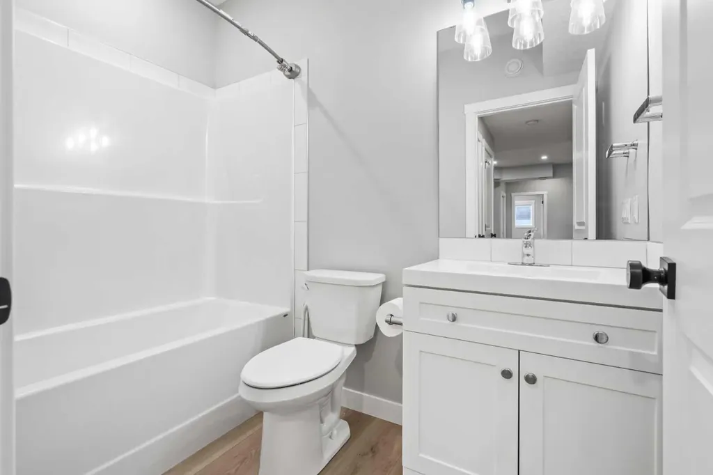 4618 81 Street NW Calgary AB T3B 2P6