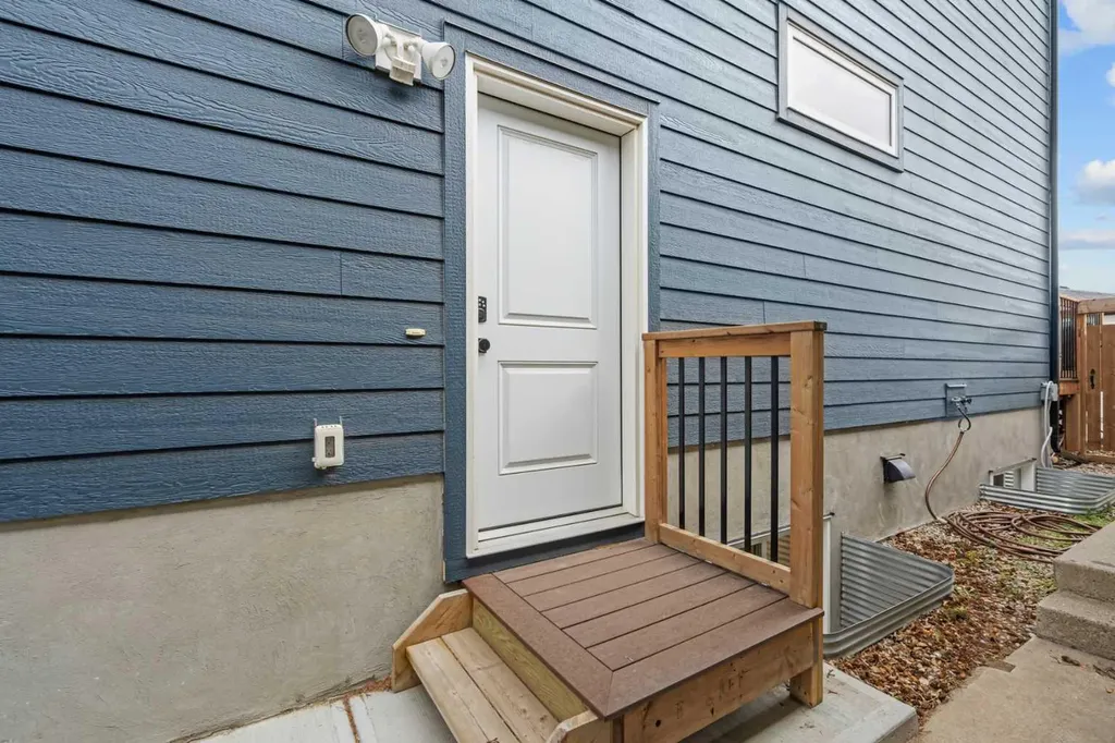 4618 81 Street NW Calgary AB T3B 2P6