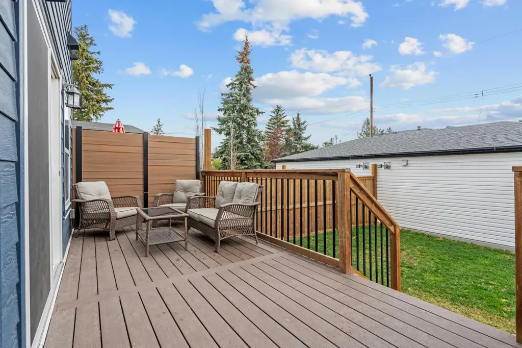 4618 81 Street NW Calgary AB T3B 2P6