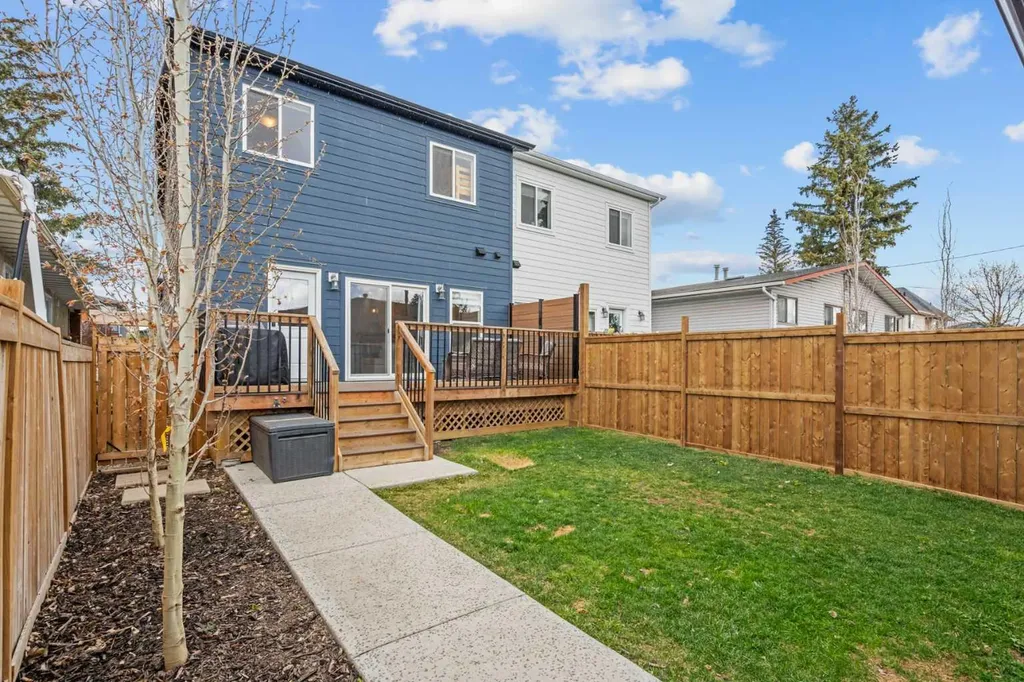 4618 81 Street NW Calgary AB T3B 2P6