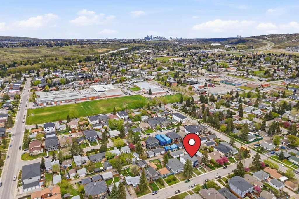 4618 81 Street NW Calgary AB T3B 2P6