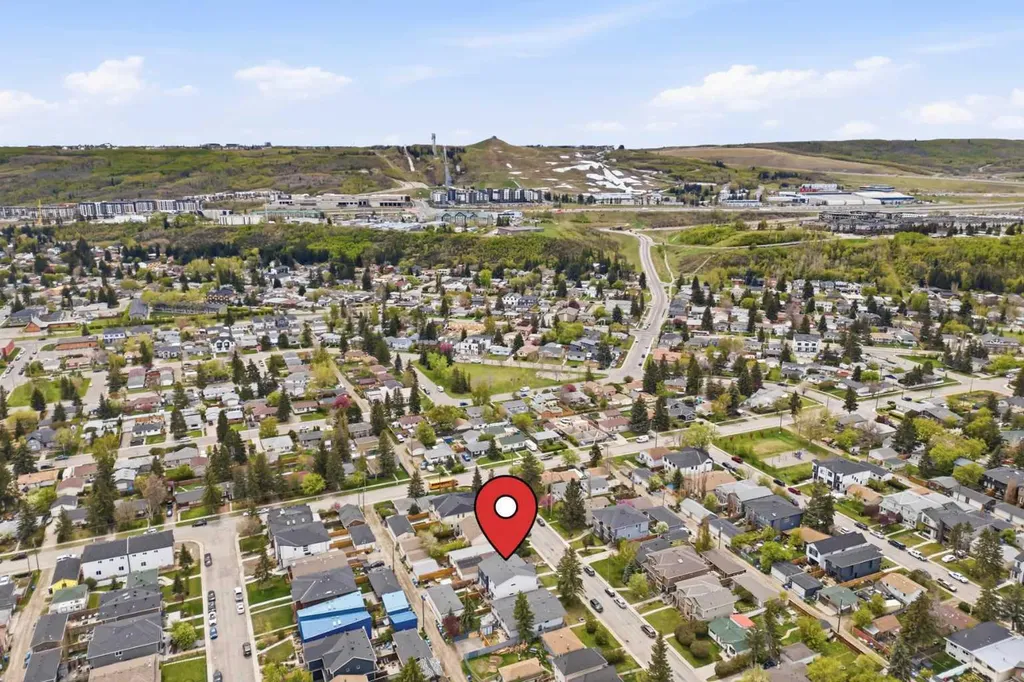 4618 81 Street NW Calgary AB T3B 2P6
