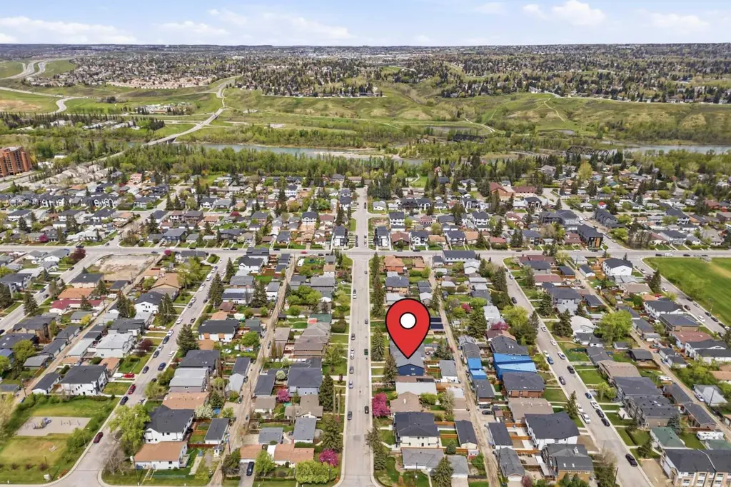 4618 81 Street NW Calgary AB T3B 2P6