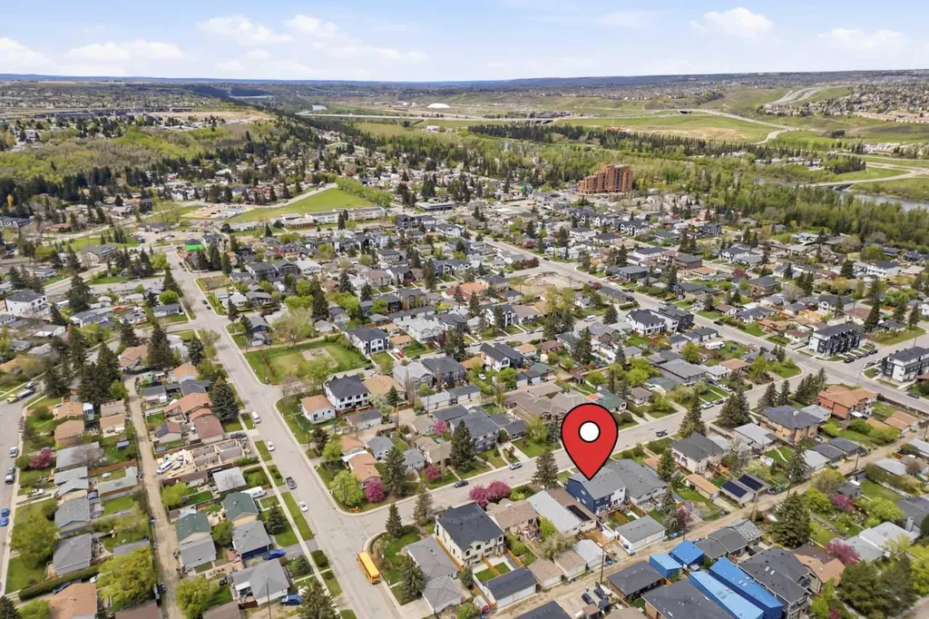 4618 81 Street NW Calgary AB T3B 2P6