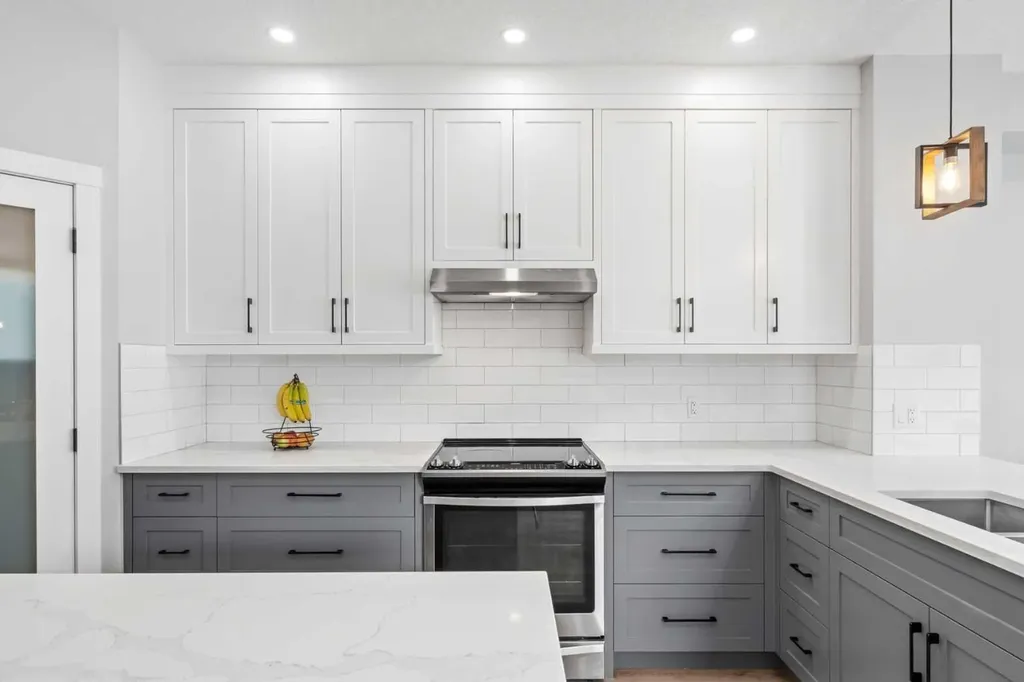 4618 81 Street NW Calgary AB T3B 2P6