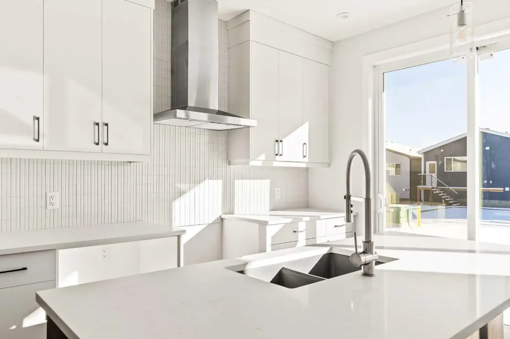 885 Livingston View NE Calgary AB T3P 2K7