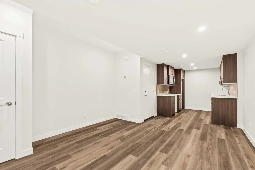 885 Livingston View NE Calgary AB T3P 2K7