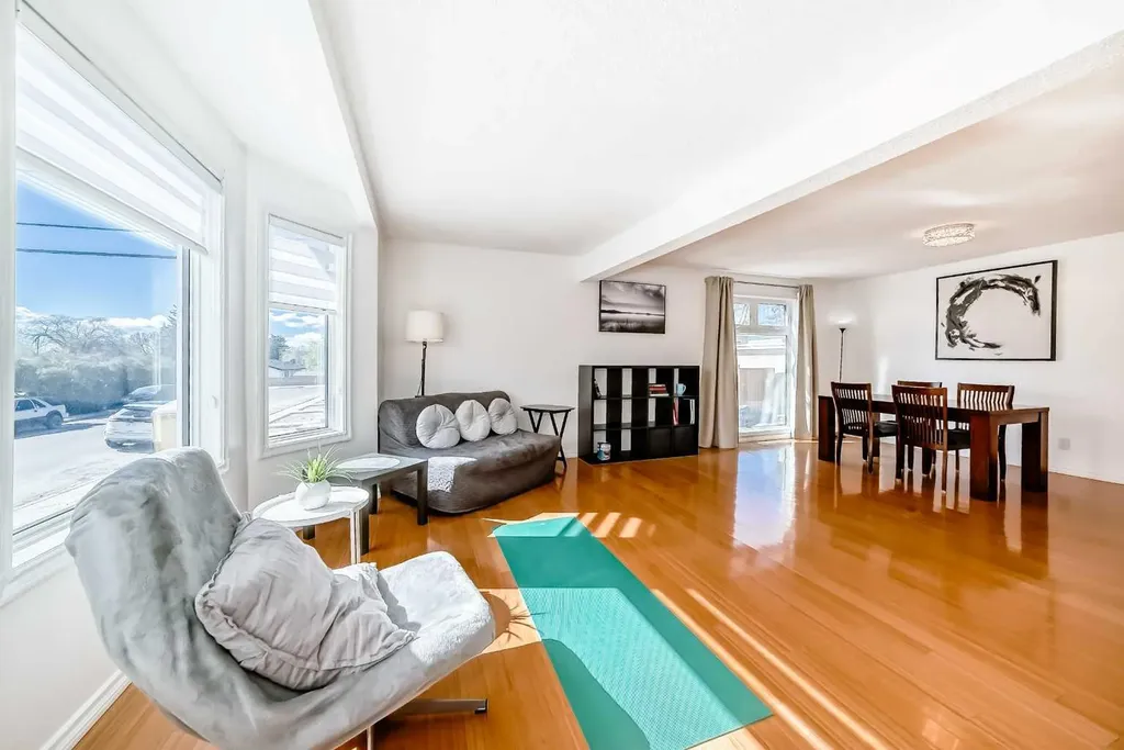 6907 6 Street SW Calgary AB T2V 5H8