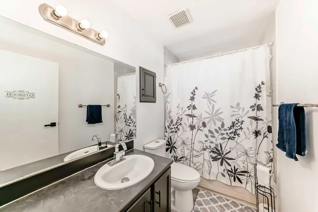 6907 6 Street SW Calgary AB T2V 5H8