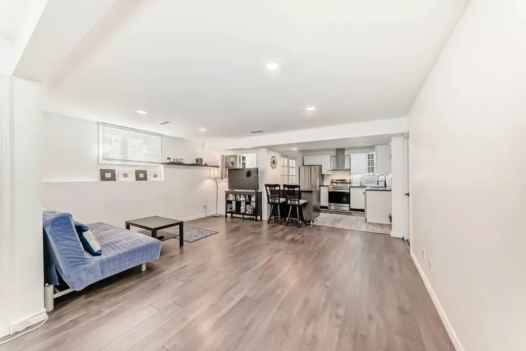 6907 6 Street SW Calgary AB T2V 5H8