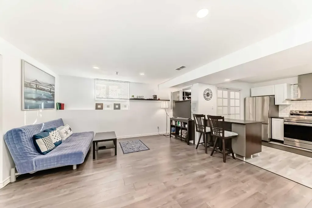 6907 6 Street SW Calgary AB T2V 5H8