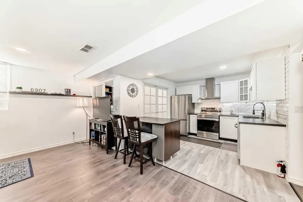 6907 6 Street SW Calgary AB T2V 5H8