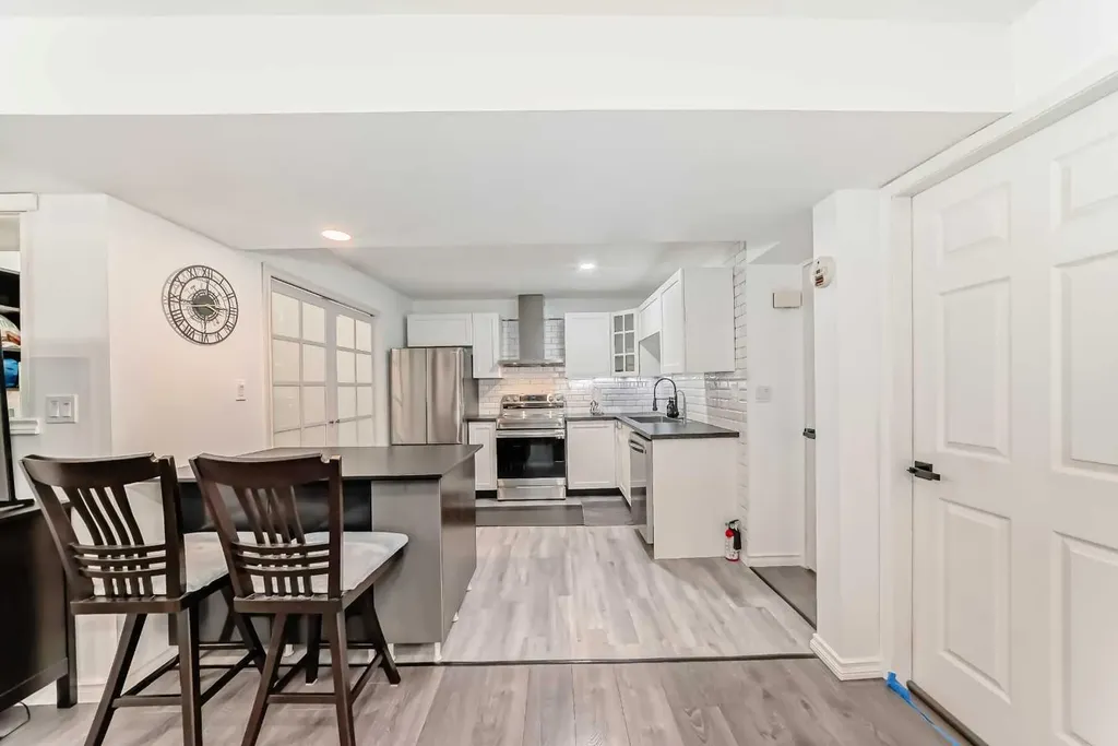6907 6 Street SW Calgary AB T2V 5H8
