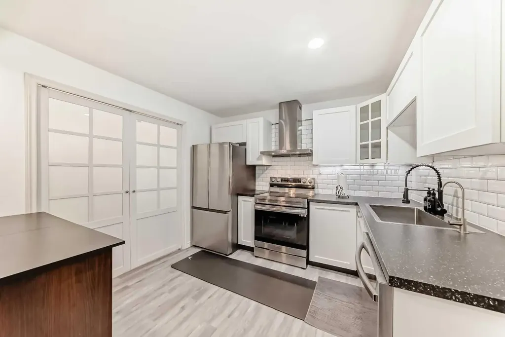 6907 6 Street SW Calgary AB T2V 5H8