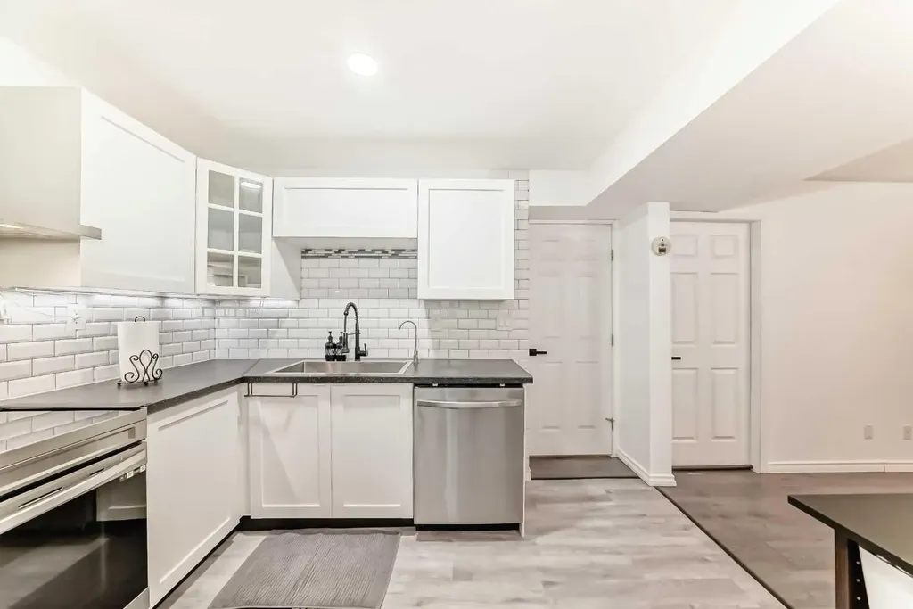 6907 6 Street SW Calgary AB T2V 5H8