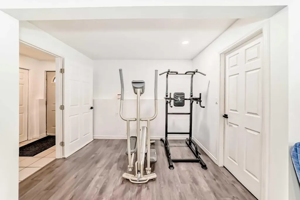 6907 6 Street SW Calgary AB T2V 5H8