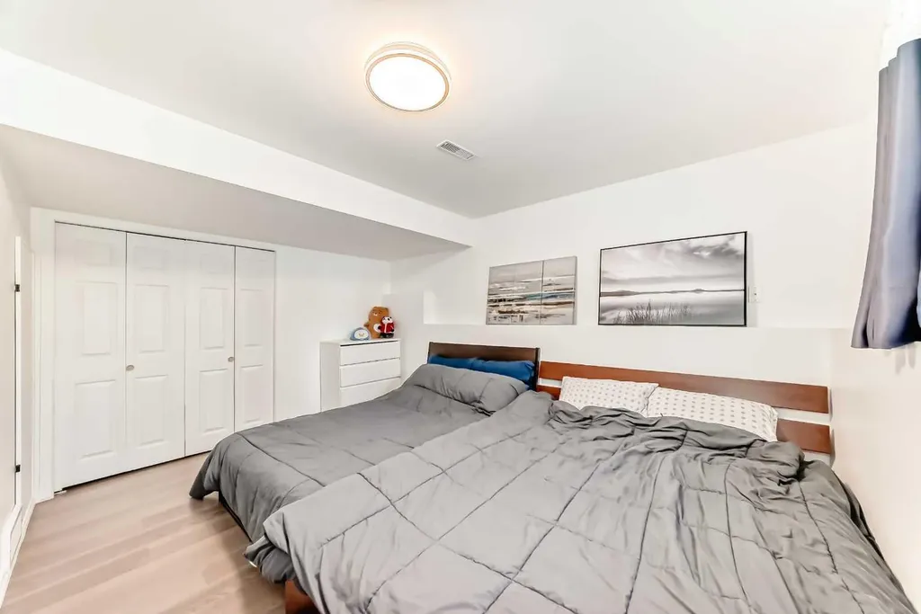 6907 6 Street SW Calgary AB T2V 5H8