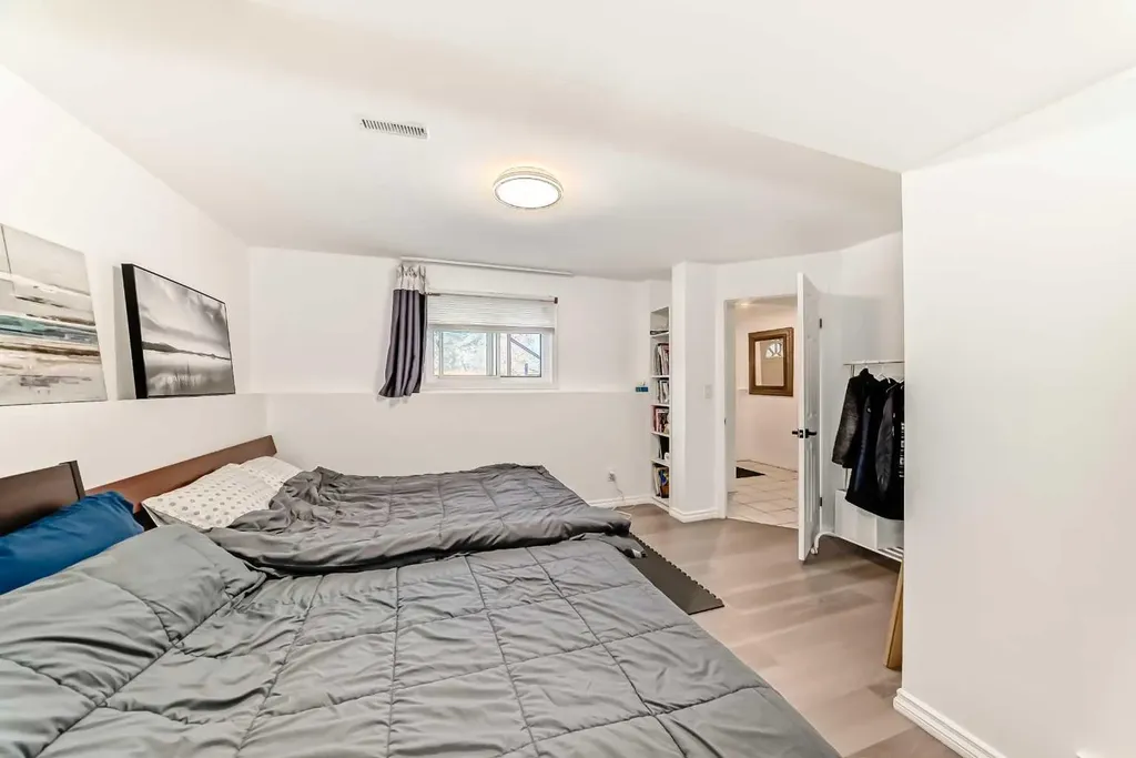6907 6 Street SW Calgary AB T2V 5H8