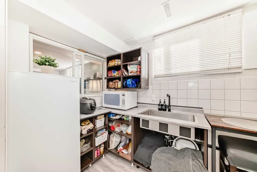 6907 6 Street SW Calgary AB T2V 5H8