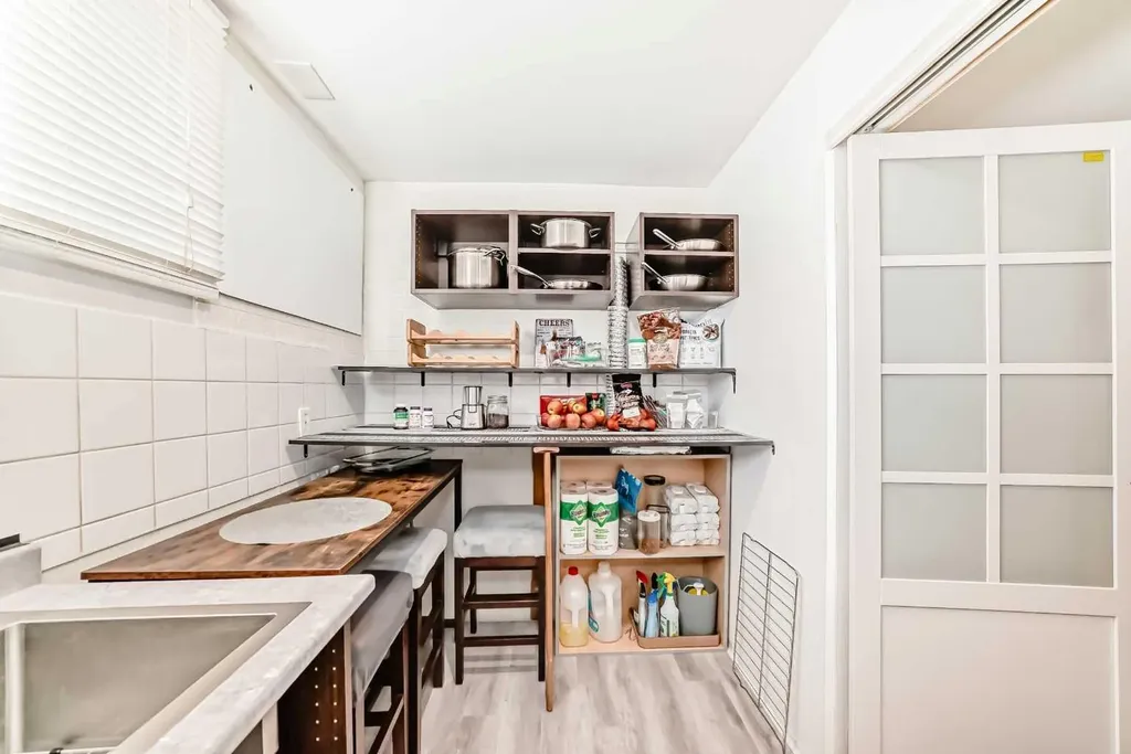 6907 6 Street SW Calgary AB T2V 5H8