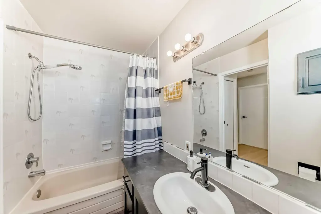 6907 6 Street SW Calgary AB T2V 5H8