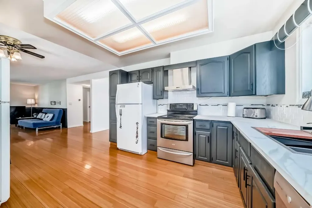 6907 6 Street SW Calgary AB T2V 5H8