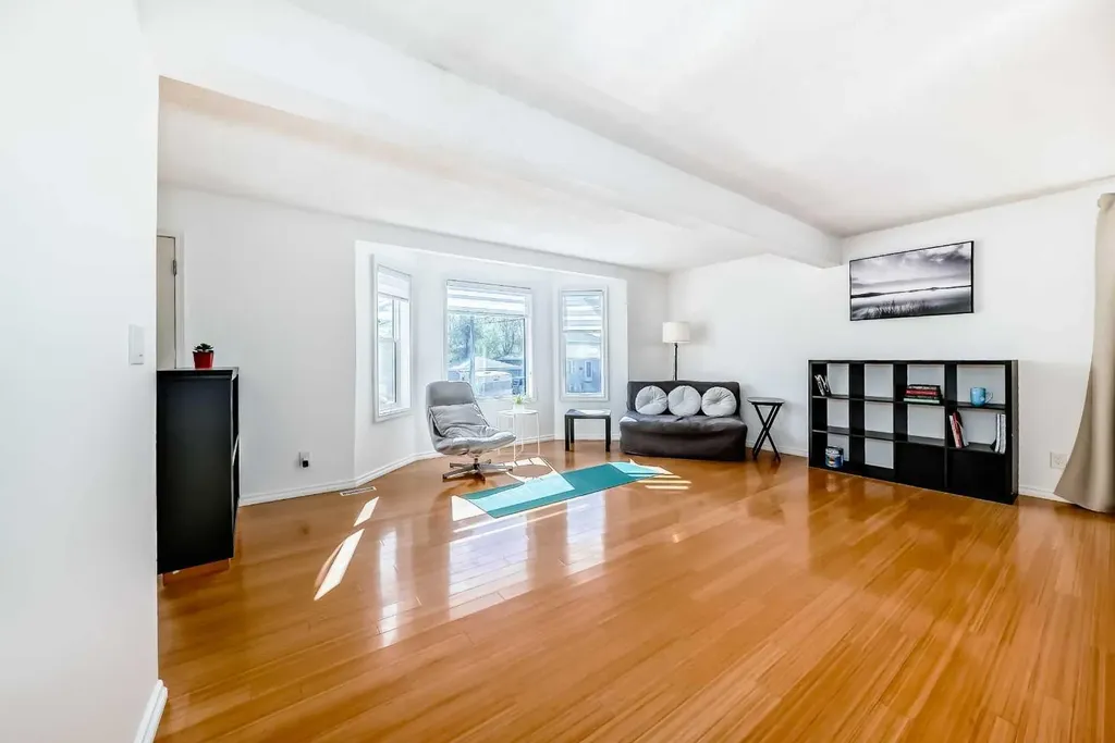 6907 6 Street SW Calgary AB T2V 5H8