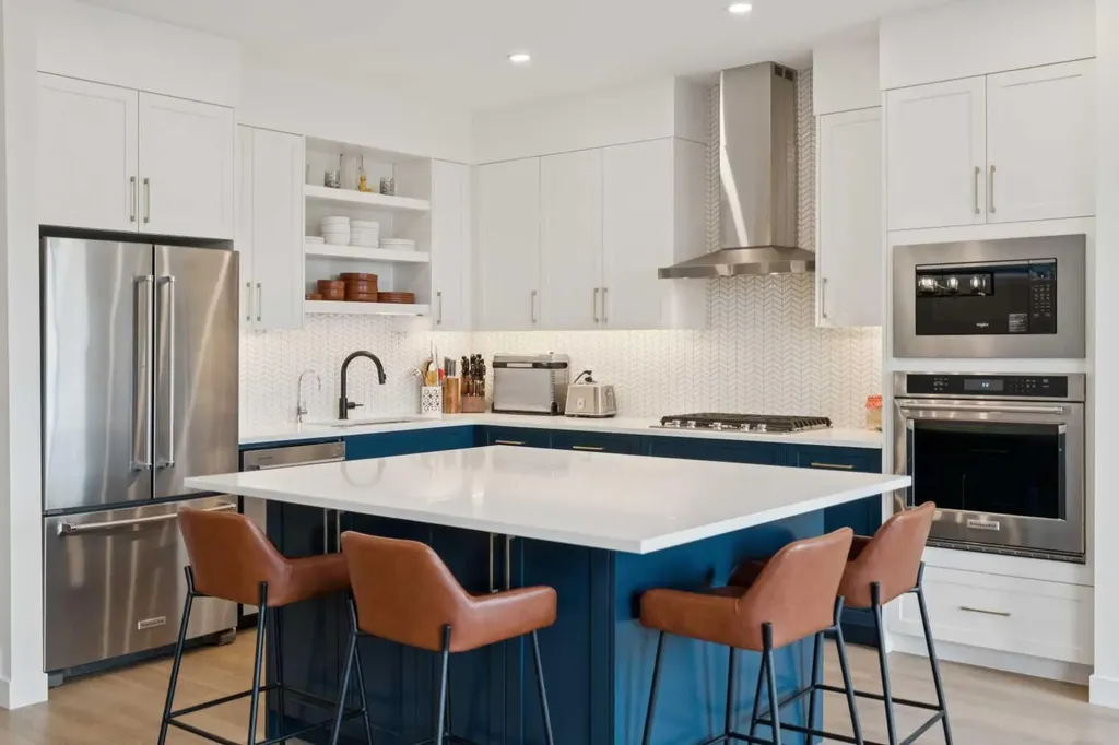195 Greenwich Drive NW Calgary AB T3B 6P1