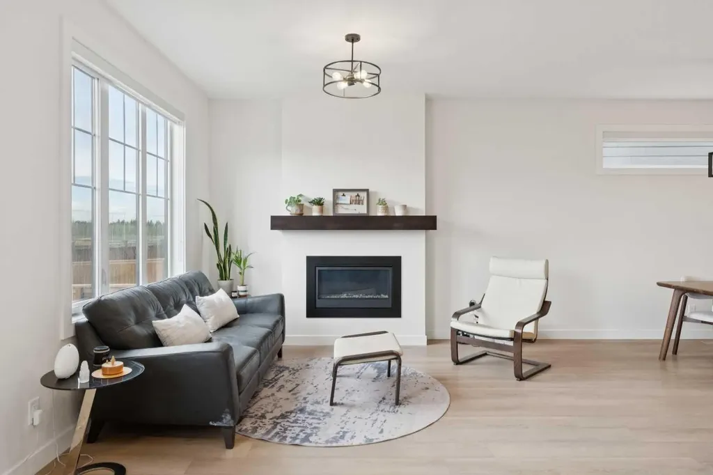 195 Greenwich Drive NW Calgary AB T3B 6P1
