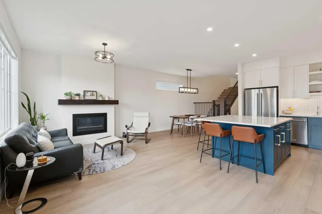 195 Greenwich Drive NW Calgary AB T3B 6P1