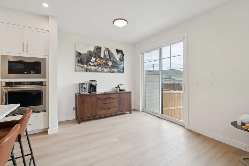 195 Greenwich Drive NW Calgary AB T3B 6P1