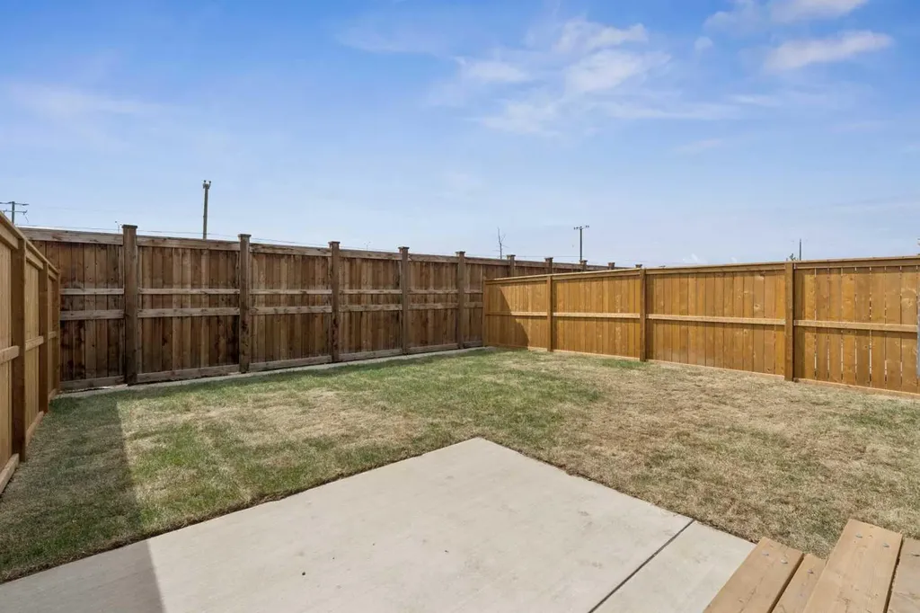 195 Greenwich Drive NW Calgary AB T3B 6P1