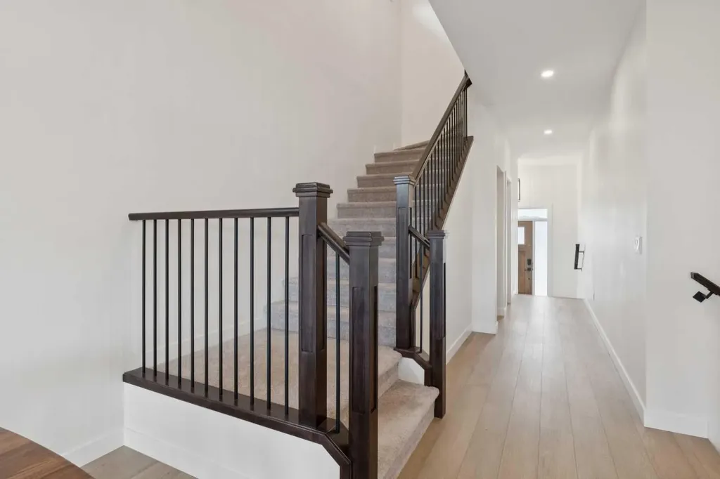 195 Greenwich Drive NW Calgary AB T3B 6P1