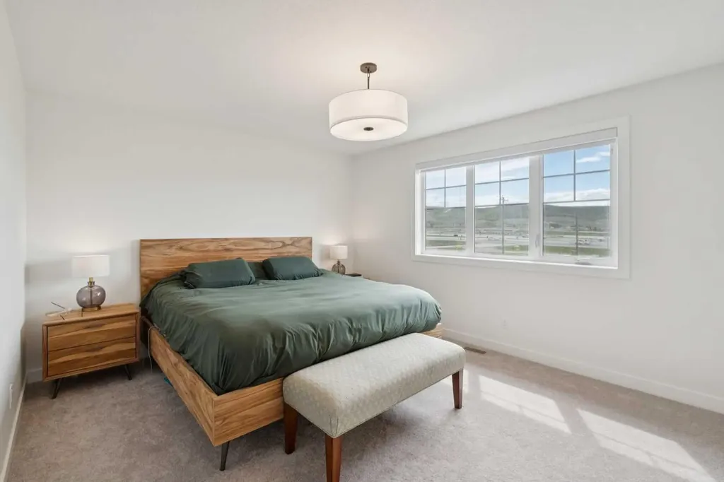 195 Greenwich Drive NW Calgary AB T3B 6P1