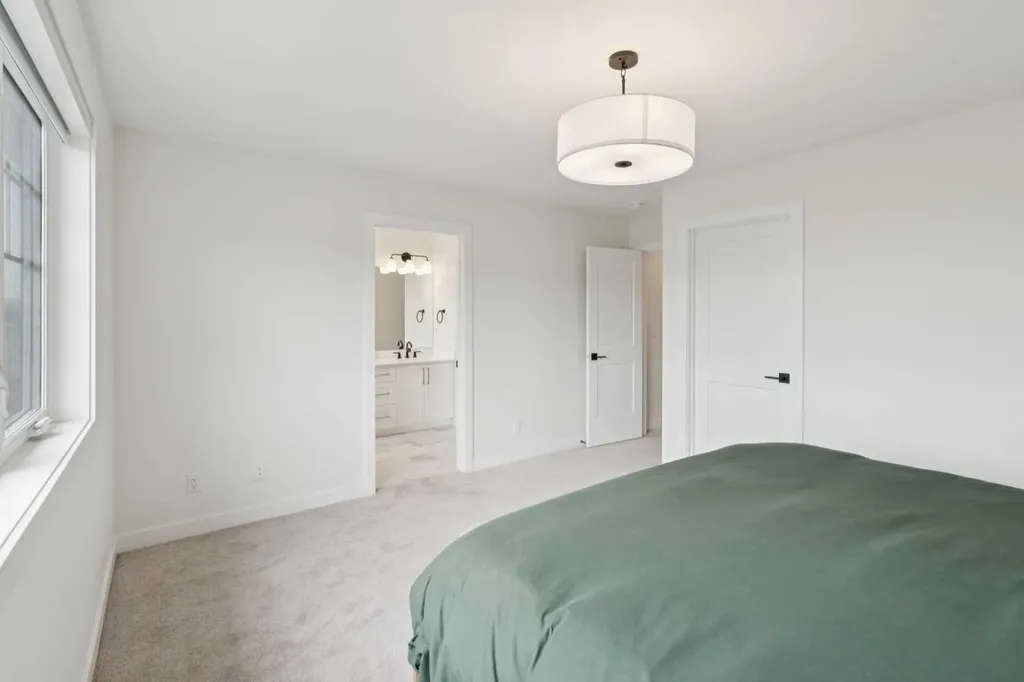 195 Greenwich Drive NW Calgary AB T3B 6P1