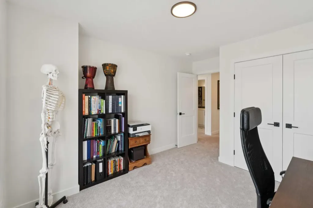 195 Greenwich Drive NW Calgary AB T3B 6P1