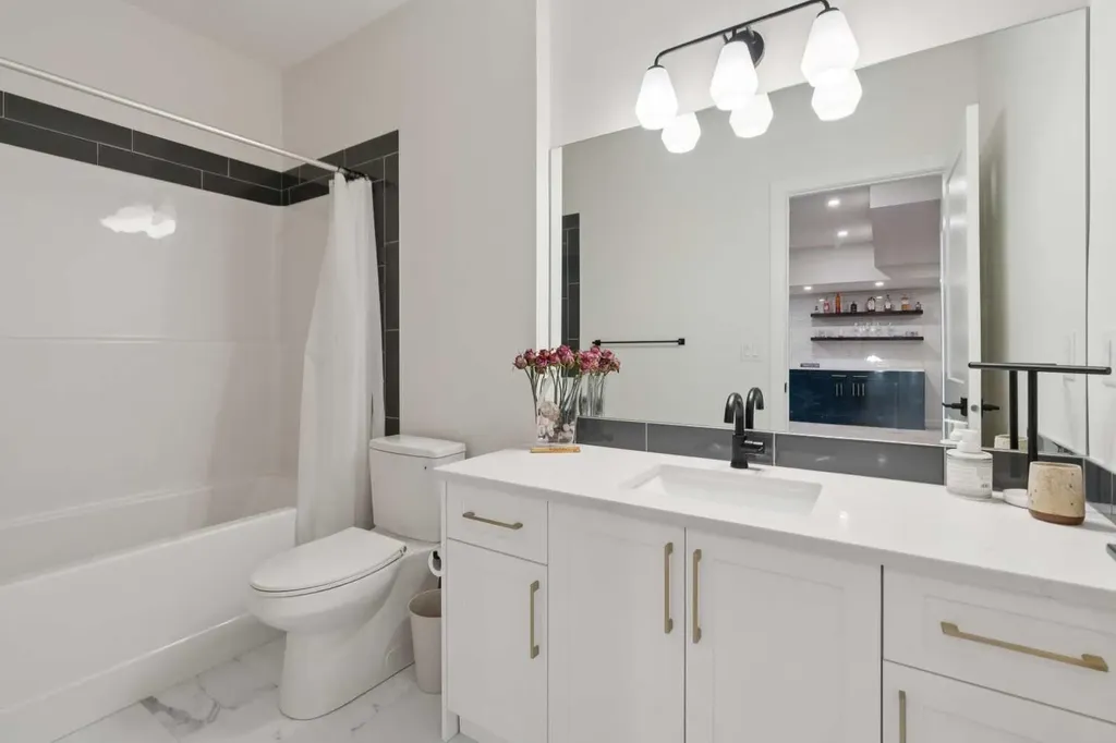 195 Greenwich Drive NW Calgary AB T3B 6P1