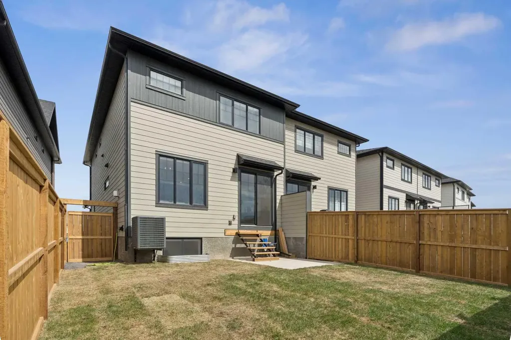 195 Greenwich Drive NW Calgary AB T3B 6P1