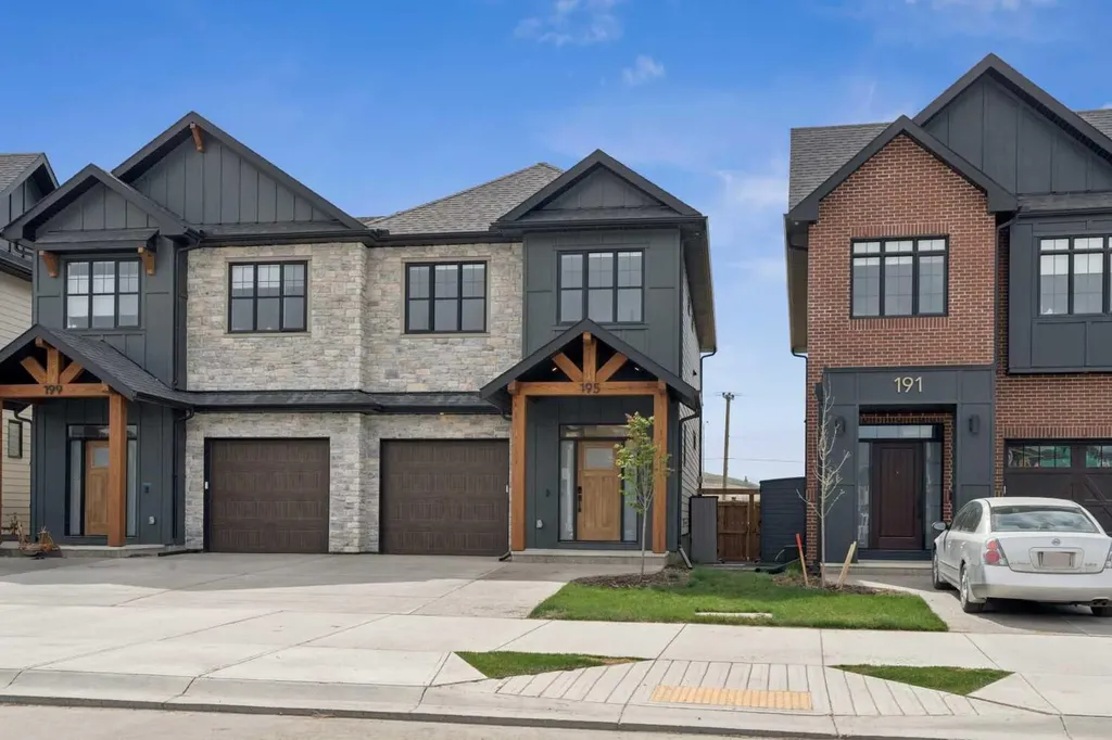 195 Greenwich Drive NW Calgary AB T3B 6P1